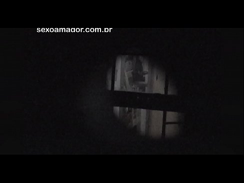 ❤️ Blondie ichi bo'sh g'ishtlar orqasida yashiringan qo'shni voyeur tomonidan yashirincha videoga tushadi Sifatli porno uz.pinkporno.ru