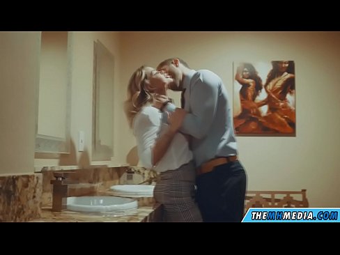 ❤️ Ko'krakli sarg'ish sizni jamoat hojatxonasida yo'ldan ozdirganda Sifatli porno uz.pinkporno.ru